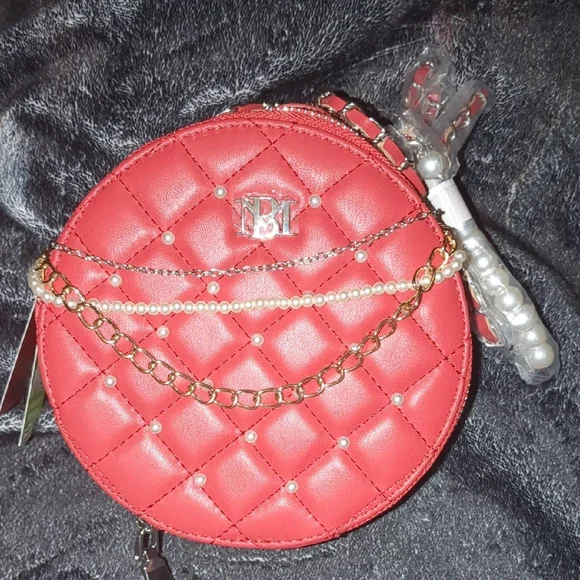 NEW🔥Badgley Mischka Mini Red and Gold Quilted Bag with Elegant Chains🔥 - Picture 9 of 9